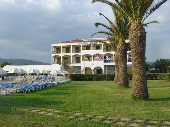 Почивка ГЪРЦИЯ - ОСТРОВ КОРФУ, Хотел Golden Sands Hotel - Приятен хотел, разположен в близост до дълъг пясъчен
плаж, с уютна зелена територия. Добро съотношение цена
качество. Подходящ за спокойна, икономична почивка на
Корфу, както за семейства с деца, така и за двойки.